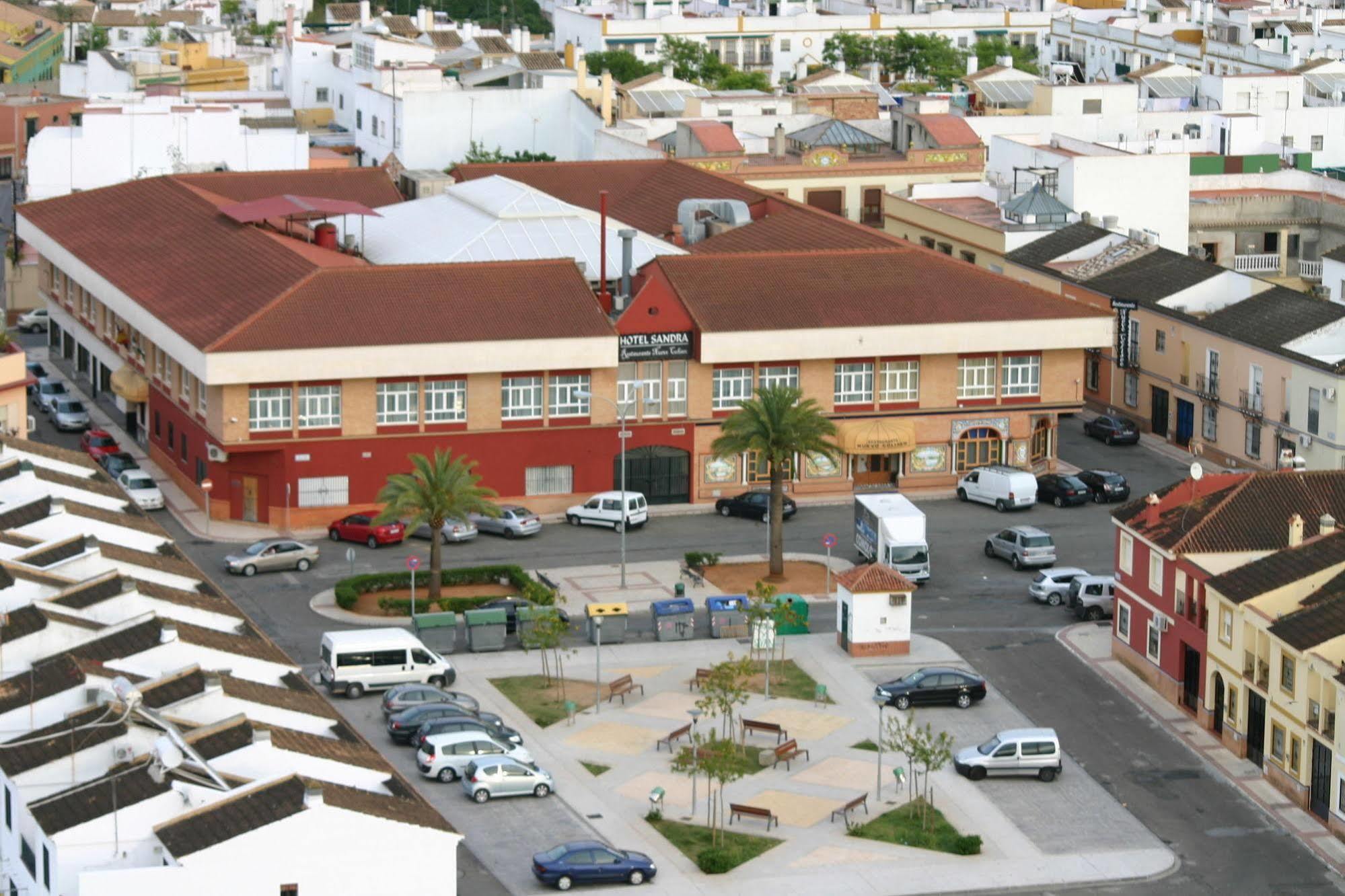 Hotel Sandra Alcalá de Guadaira Exterior foto